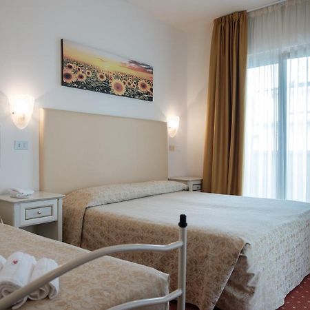 Hotel Alexander Riccione Exterior foto