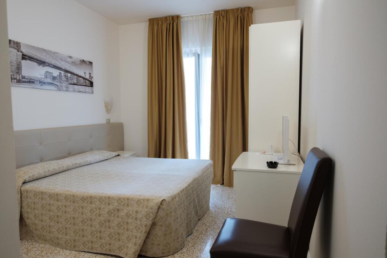 Hotel Alexander Riccione Exterior foto