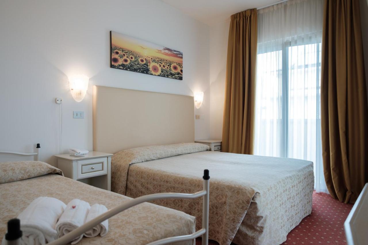 Hotel Alexander Riccione Exterior foto