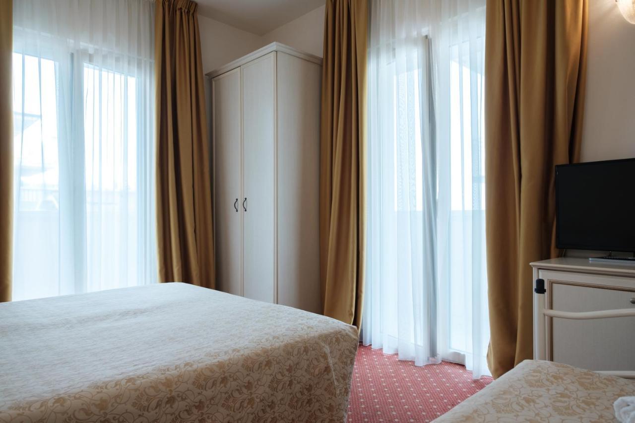 Hotel Alexander Riccione Exterior foto