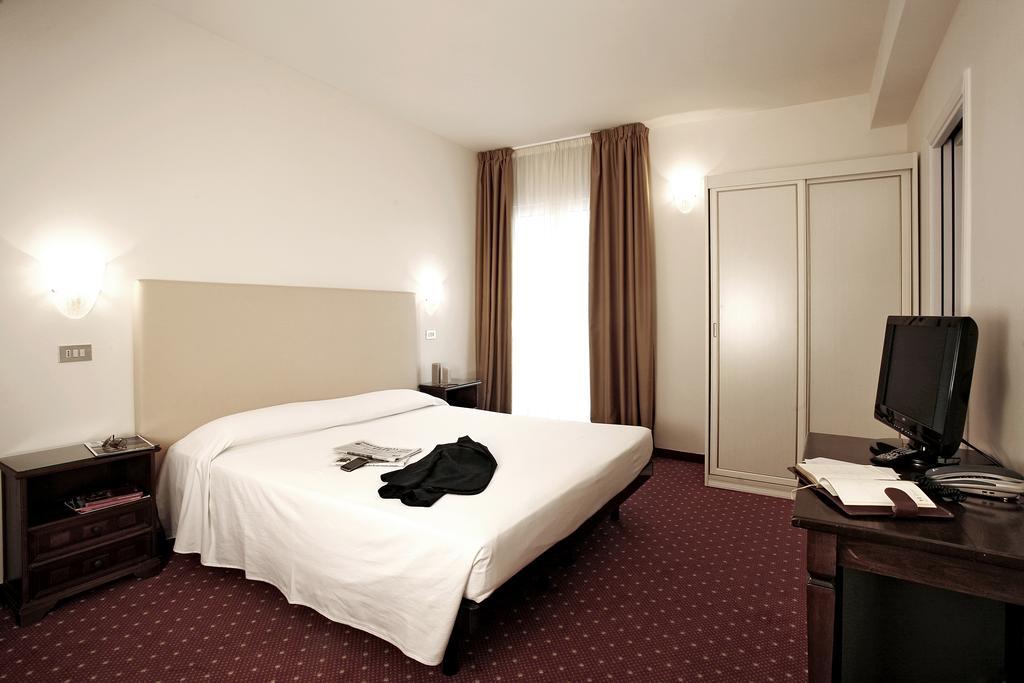 Hotel Alexander Riccione Zimmer foto
