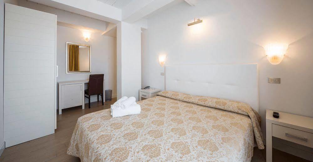 Hotel Alexander Riccione Exterior foto