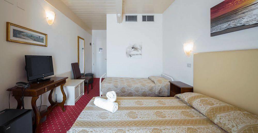 Hotel Alexander Riccione Exterior foto