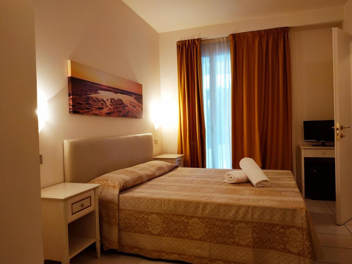 Hotel Alexander Riccione Exterior foto